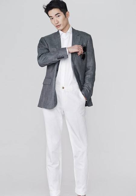 灰色西裝